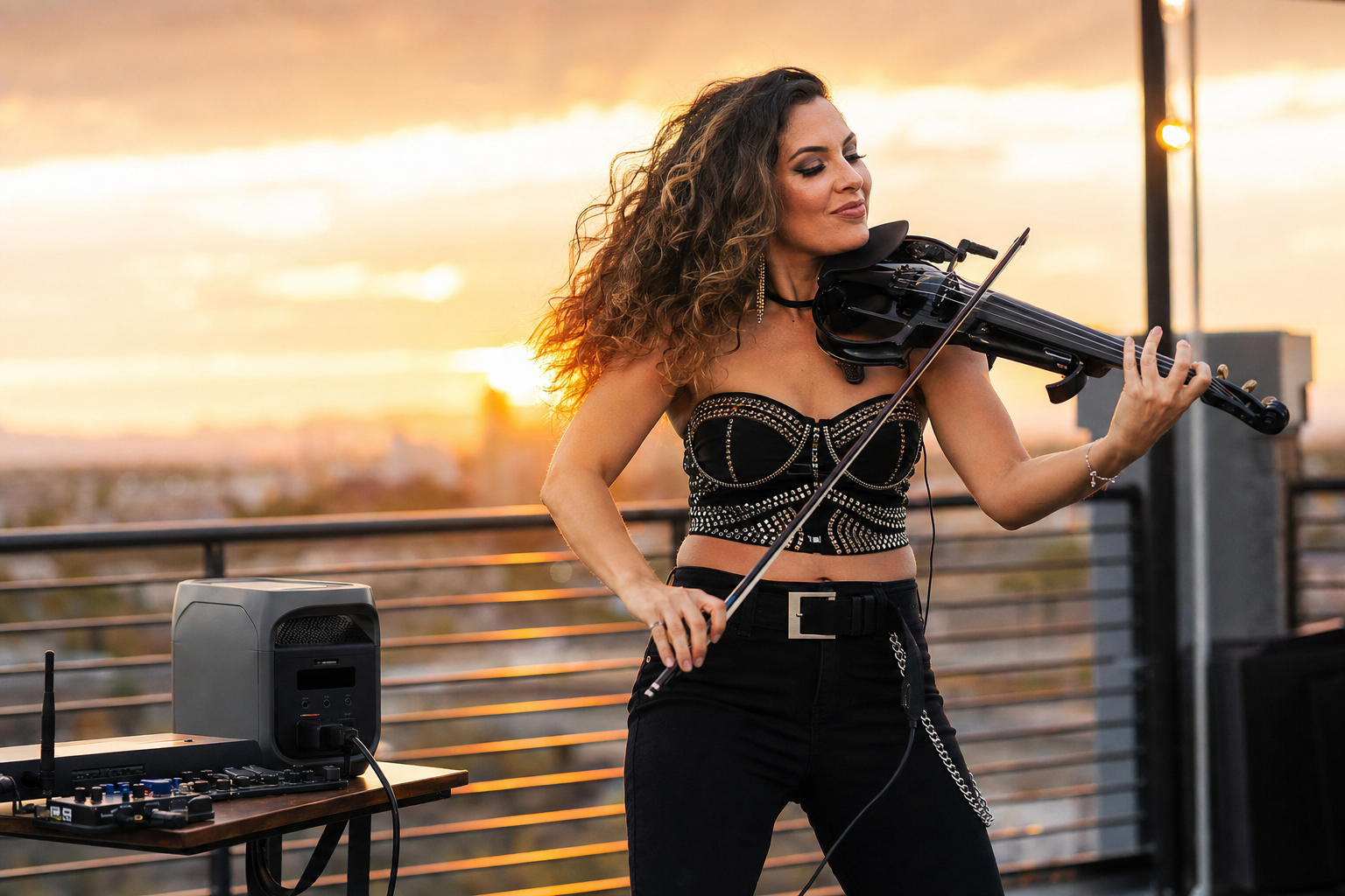 Най-добрите преносими захранващи станции за electric violin изпълнители на открити участия — Tanya Strings blog article image