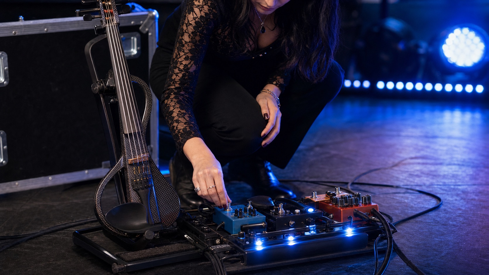 Най-добрите reverb педали за електрическа цигулка на сцена — Tanya Strings blog article image