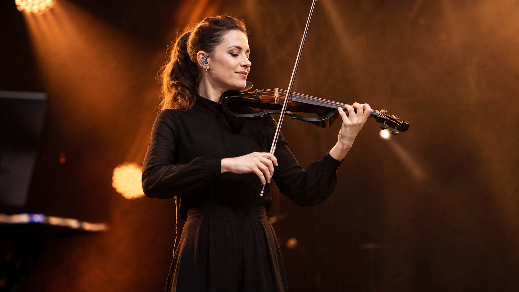 Най-добрите wireless in-ear monitor системи за electric violin изпълнители на сцена — Tanya Strings blog article image